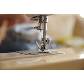 Aiguilles machines et canettes – Accessoires couture essentiels | Coudre Broder Tricoter